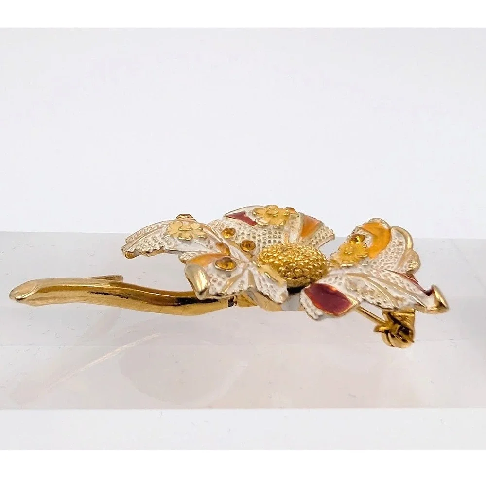Vintage BSK White Enamel Flower Brooch Gold‎ Tone Yellow Rhinestone Botanical